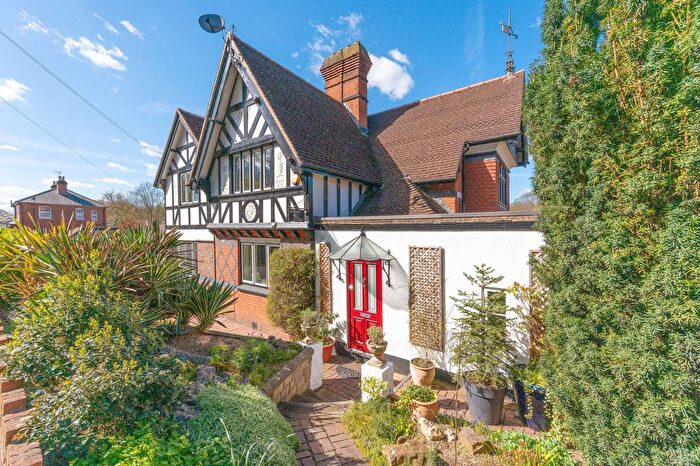 4 Bedroom Detached House For Sale In Old Malden Lane, Worcester Park, KT4