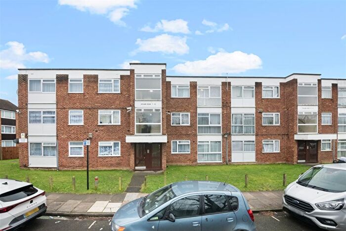 2 Bedroom Flat For Sale In Rutland House, The Farmlands, Northolt, UB5