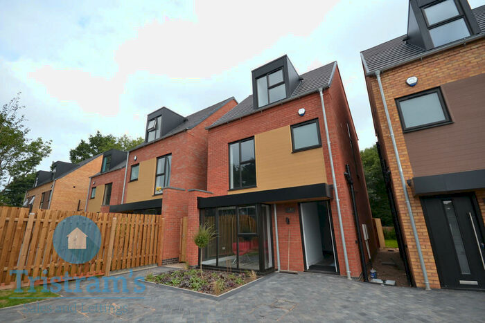 4 Bedroom Detached House To Rent In Beechdale Road, Nottingham, NG8