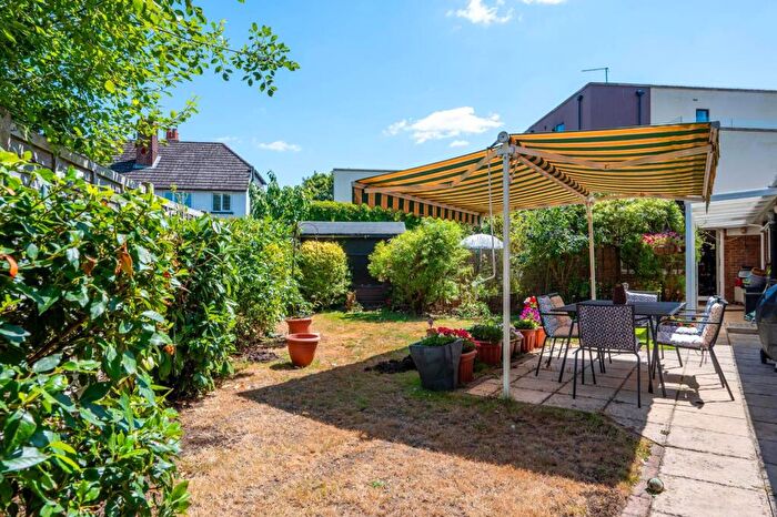 5 Bedroom Detached House For Sale In Woking Road, Guildford, GU1