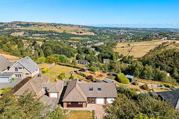 4 Bedroom Bungalow For Sale In Blackmoorfoot, Linthwaite, Huddersfield, HD7