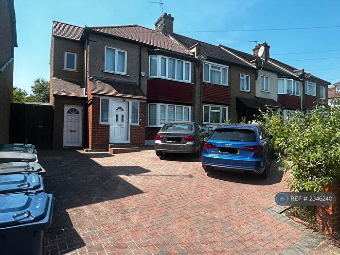 2 Bedroom Flat To Rent In Oakleigh Road North, London, N20