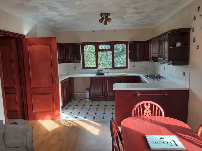 3 Bedroom Apartment To Rent In Glanyrafon Road, Bridgend, CF35