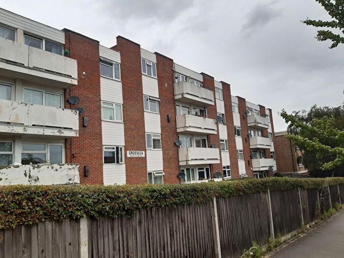 2 Bedroom Flat To Rent In Bishopsford Road, Morden, SM4