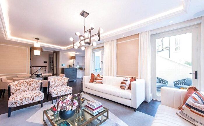 3 Bedroom Flat To Rent In Prince Of Wales Terrace, Kensington, London, W8