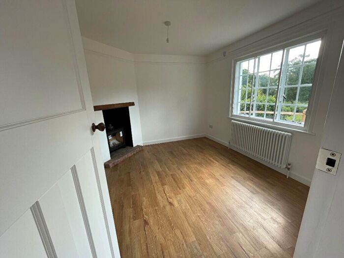 2 Bedroom Detached House To Rent In Collards Lane, Haslemere, Surrey, GU27