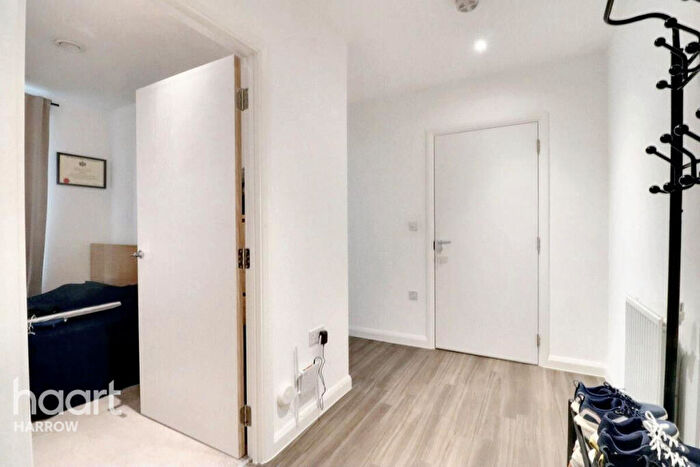 1 Bedroom Apartment For Sale In Lacey Drive, Edgware, HA8