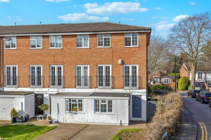 3 Bedroom Town House For Sale In Egmont Road, Sutton, Surrey, SM2