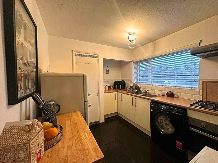 2 Bedroom Flat For Sale In Carlton Road, Nottingham, NG3