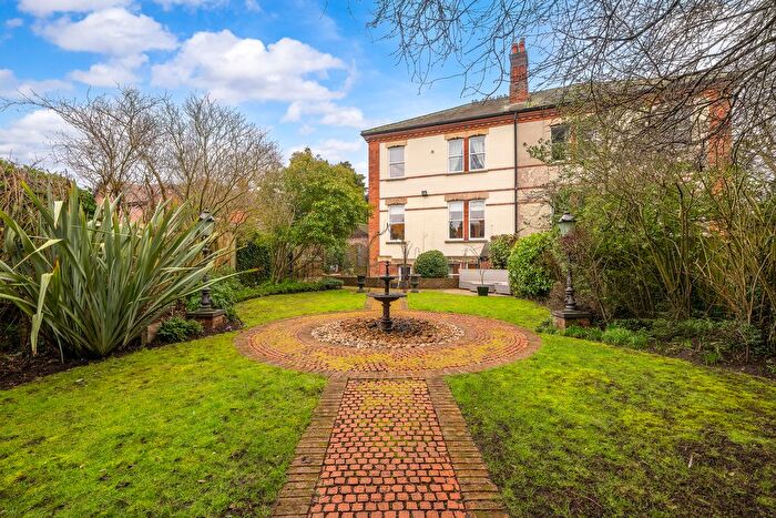 5 Bedroom Semi-detached House For Sale In London Road, Newark, NG24