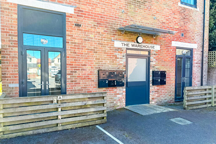1 Bedroom Flat For Sale In The Warehouse, Western Road, Lymington, SO41