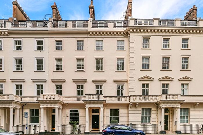 2 Bedroom Maisonette For Sale In Warwick Square, Pimlico, SW1V