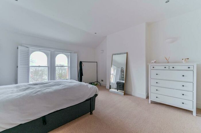 2 Bedroom Flat For Sale In Farquhar Road, Crystal Palace, London, SE19