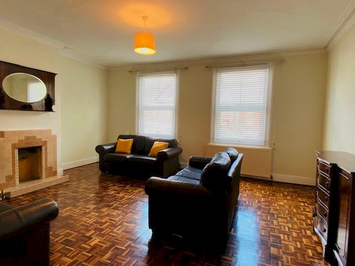 1 Bedroom Apartment To Rent In Chase Side, Enfield, EN2