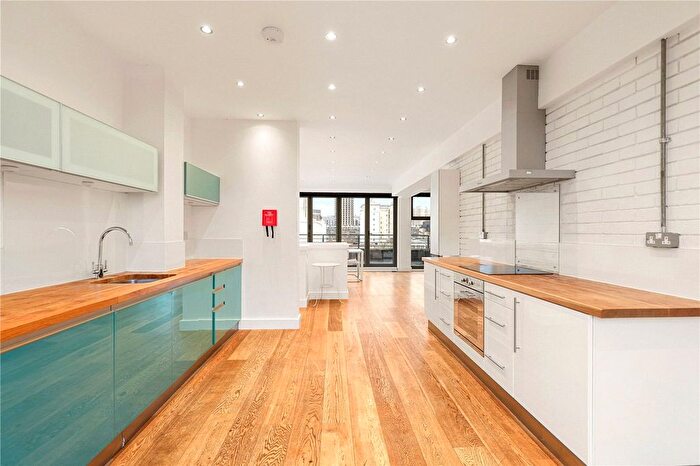 3 Bedroom Flat To Rent In Old Street, London, EC1V