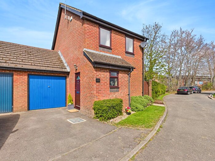 3 Bedroom Detached House For Sale In Chiltern Ridge, Stokenchurch, High Wycombe, Buckinghamshire, HP14
