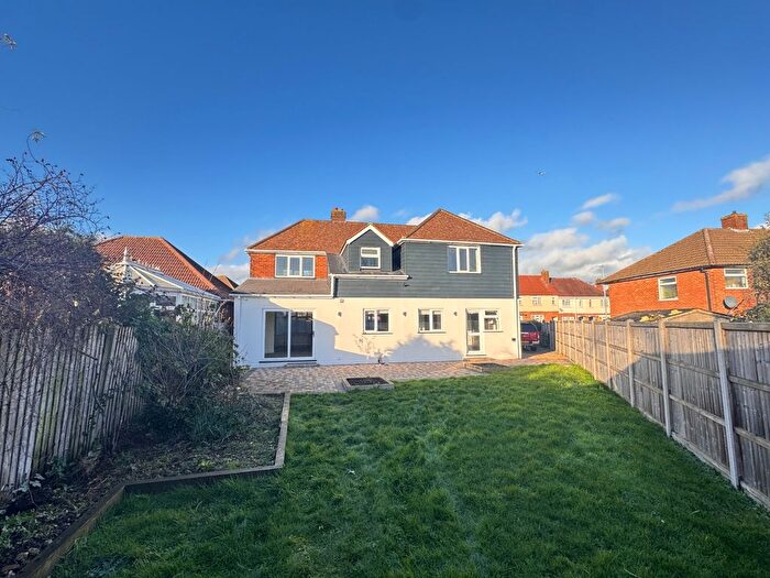 5 Bedroom Detached House For Sale In Putteridge Road, Stopsley, LU2