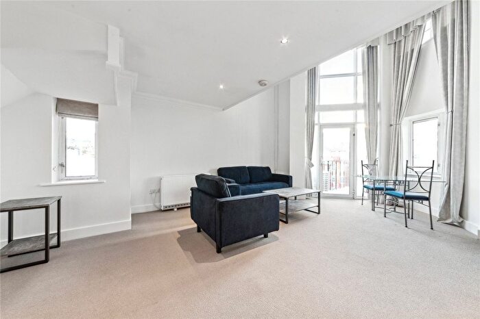 1 Bedroom Flat To Rent In Gallery Court, London, SW10