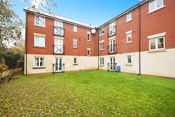 2 Bedroom Flat For Sale In Gerard Gardens, Chelmsford, CM2