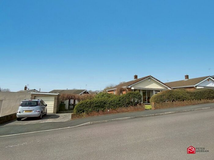 3 Bedroom Detached Bungalow For Sale In South View, Kenfig Hill