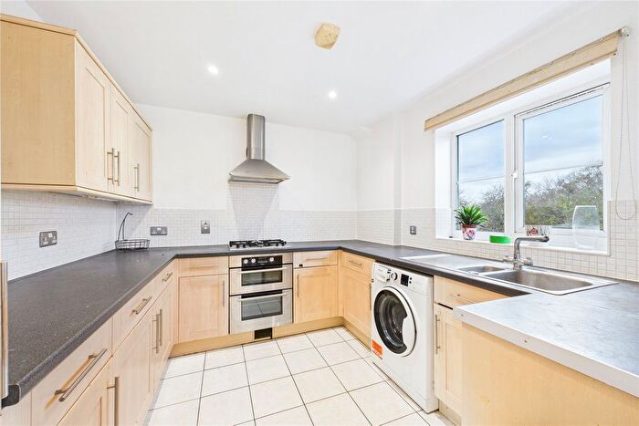 2 Bedroom Flat To Rent In Green Lane, Windsor, Berkshire, SL4