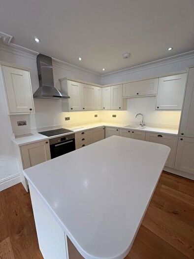 2 Bedroom Flat To Rent In Flat, Cleeve, BS49