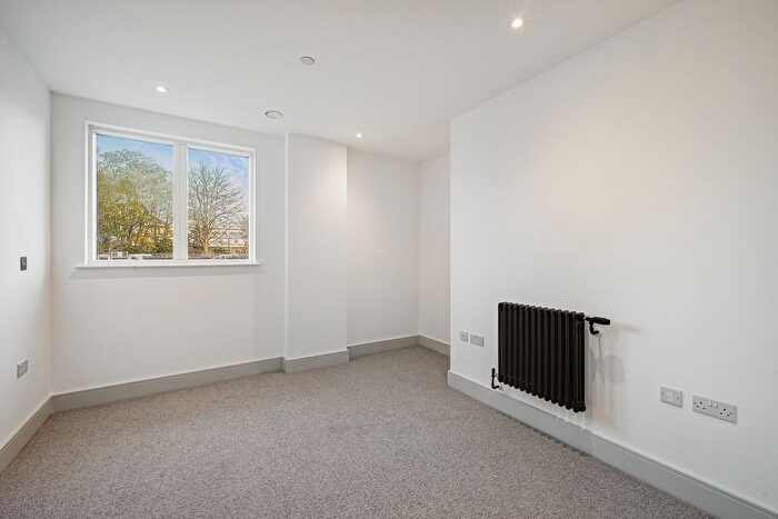 2 Bedroom Flat To Rent In Clifton Mansions, Park Avenue, NW2