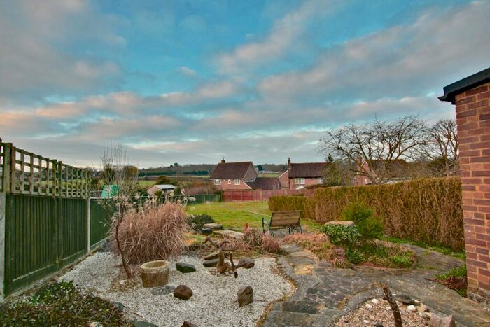 3 Bedroom Semi-Detached House To Rent In Millbro, Hextable, Swanley, BR8