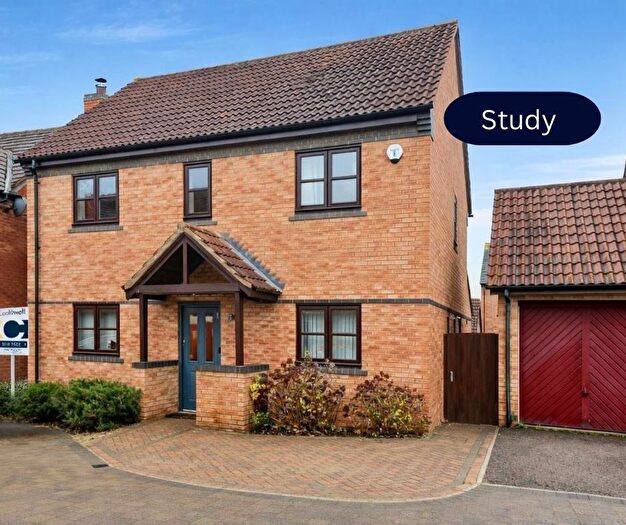 4 Bedroom Detached House For Sale In Gainsborough Close, Grange Farm, Milton Keynes, MK8