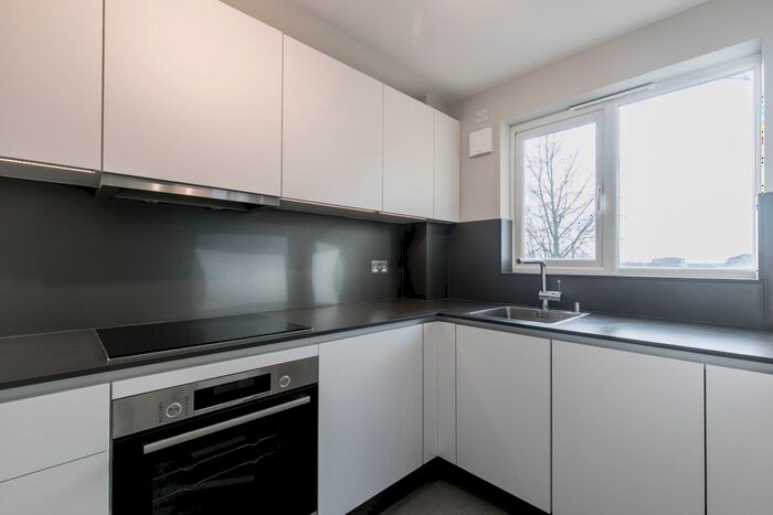 1 Bedroom Flat To Rent In Dunnock Close, London, N9