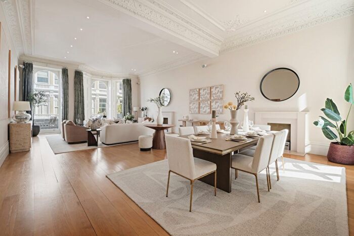 3 Bedroom Flat For Sale In Cornwall Gardens, South Kensington, London, SW7