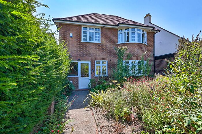 3 Bedroom Semi-Detached House For Sale In Park Road, Hampton, TW12