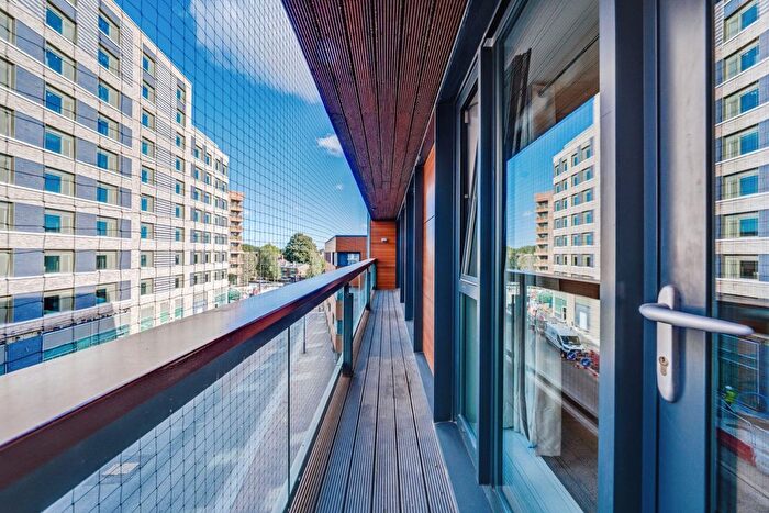 2 Bedroom Flat To Rent In The Sphere, Hallsville Road, E16