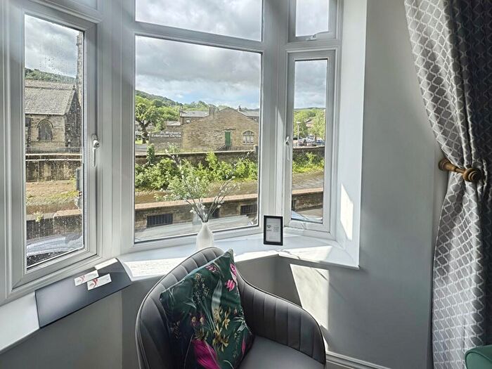 2 Bedroom Apartment For Sale In Burnley Road, Mytholmroyd, Hebden Bridge, West Yorkshire, HX7