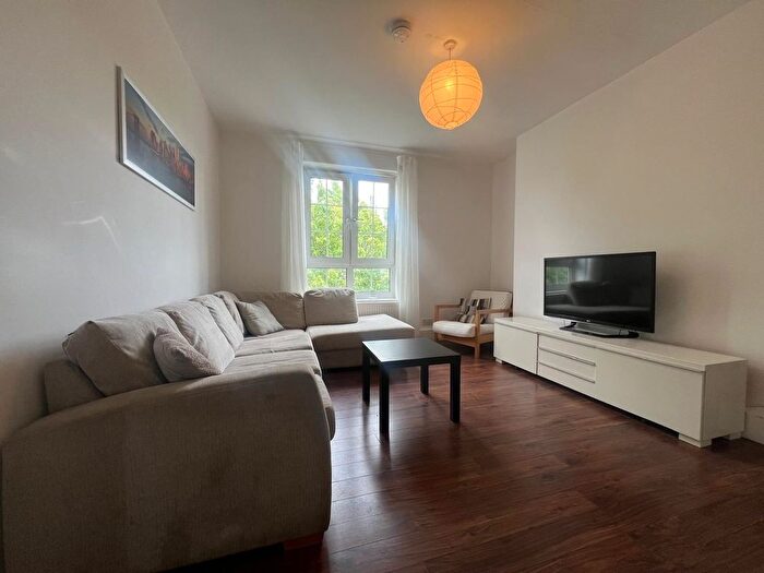 3 Bedroom Flat To Rent In Whitethorn House, Prusom Street, London, E1W