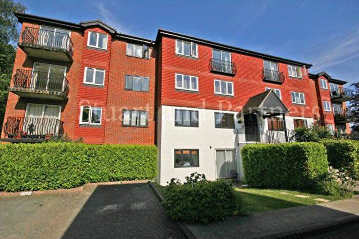 2 Bedroom Flat To Rent In Great Heathmead, Haywards Heath, RH16