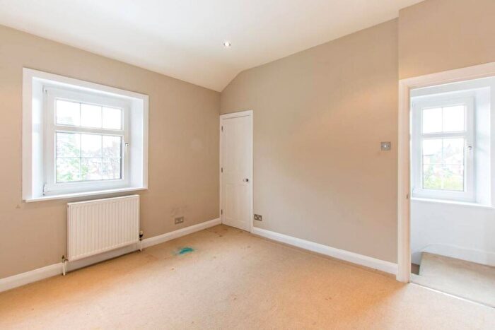 2 Bedroom Cottage To Rent In East End Road, East Finchley, London, N2