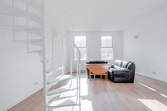 1 Bedroom Flat To Rent In Balls Pond Road, Islington, London, N1