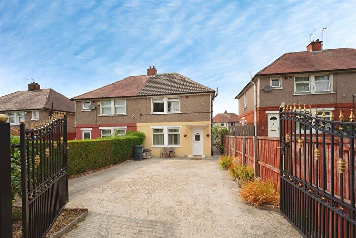 3 Bedroom Semi-Detached House For Sale In Swain House Road, Bradford, BD2
