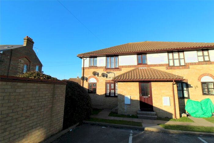 2 Bedroom Flat To Rent In Brayfield Court, - Eastwood Road North, Leigh-On-Sea, Essex, SS9