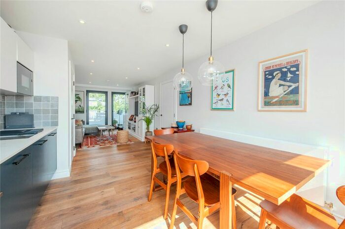 3 Bedroom Flat To Rent In Littleworth Road, Esher, Surrey, KT10