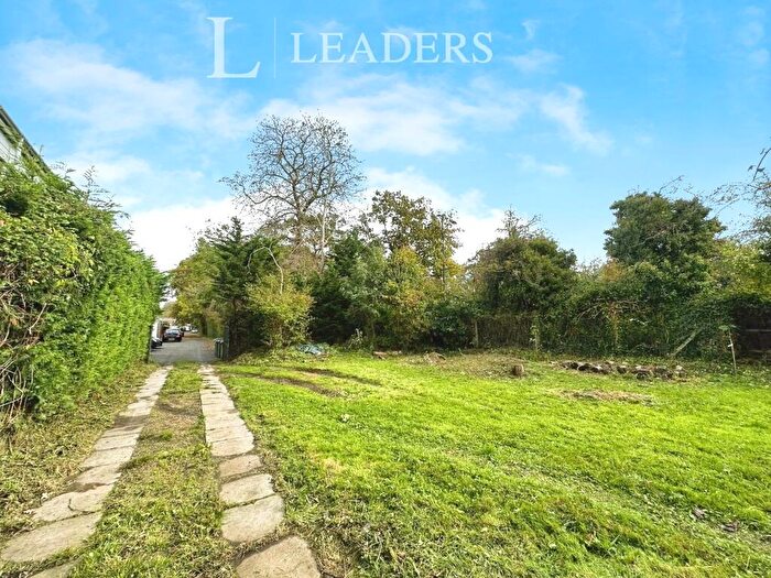 3 Bedroom End Of Terrace House For Sale In Crisspyn Close, Waterlooville, Hampshire, PO8