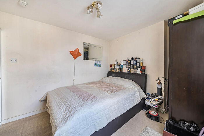 2 Bedroom Apartment For Sale In Doddington Grove, London, SE17