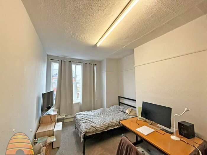 6 Bedroom House To Rent In Berkeley Avenue, Manchester, M14