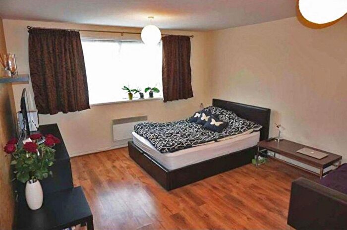 Studio To Rent In Bath Road, Harmondsworth, West Drayton, UB7