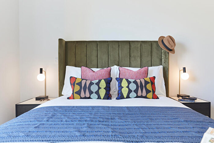 1 Bedroom Flat To Rent In Rochdale Road, Manchester, Greater Manchester, M4