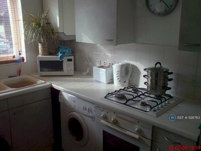 1 Bedroom Semi-Detached House To Rent In Juliana Close, London, N2