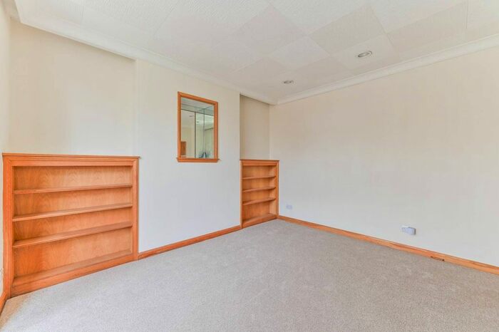 4 Bedroom Semi-Detached House To Rent In Victoria Road, Sutton, SM1