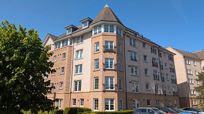 2 Bedroom Flat To Rent In Powderhall Rigg, Edinburgh, EH7