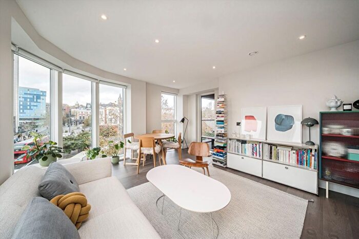 2 Bedroom Flat For Sale In Holloway Road, Holloway, N19